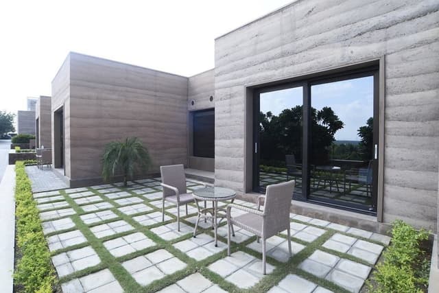 Room, Garden View