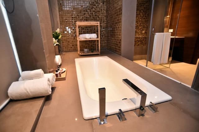 Suite (Lalit Legacy)
