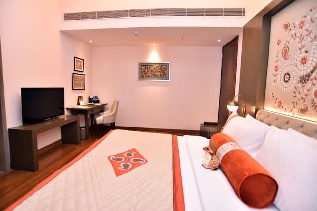 Suite (Lalit Legacy)