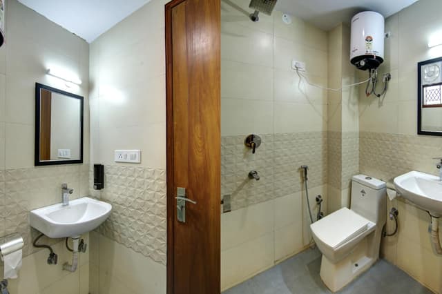 Studio Apartment with King Bed - Smoking
