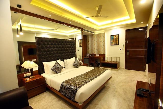 Deluxe Room 5