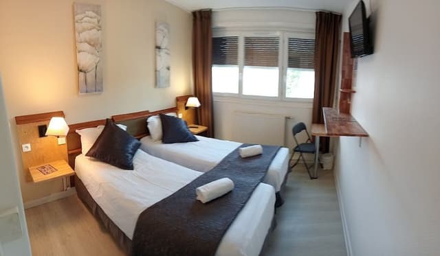Room, 2 Twin Beds, City View