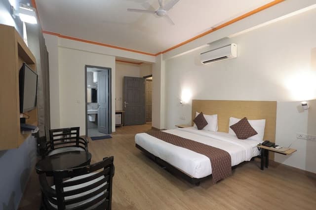 Deluxe Room, Balcony, City View