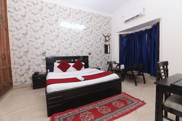 Standard Room, 1 King Bed, City View