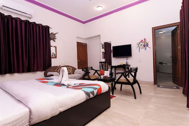 Deluxe Room, 1 King Bed, Smoking, City View