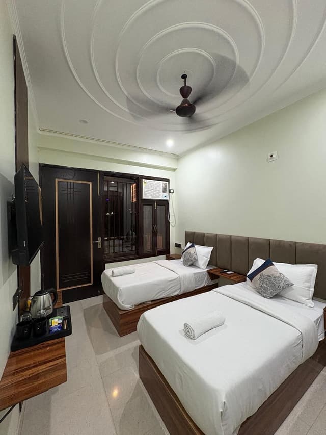 Deluxe Twin Bedroom