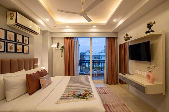 1 Bedroom and 1 Living Room