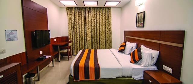 Deluxe Double Room, 1 King Bed, Smoking, City View