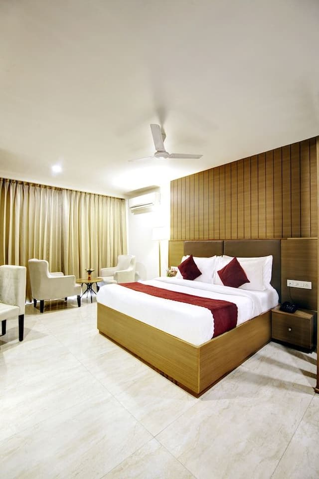 Deluxe Room with Kitchenatte
