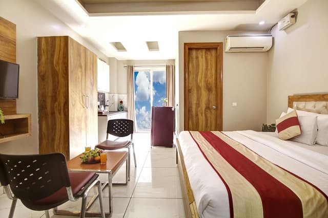 Deluxe Room, Balcony, City View