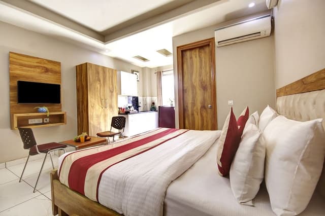 Deluxe Room, Balcony, City View