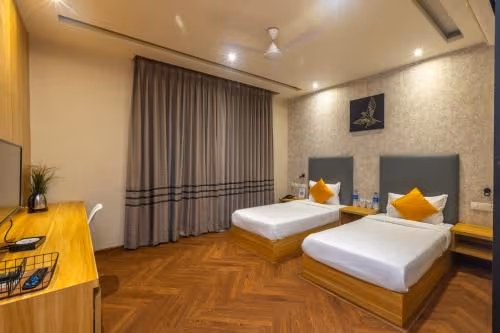 Twin Room (Upper Floors)
