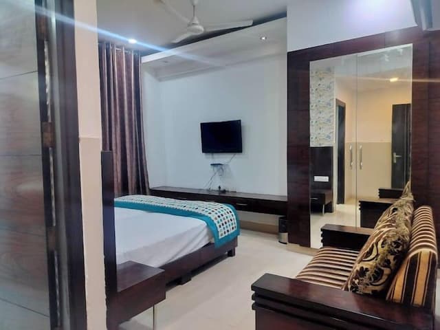 Classic Double Room, 1 Queen Bed, Non Smoking, City View