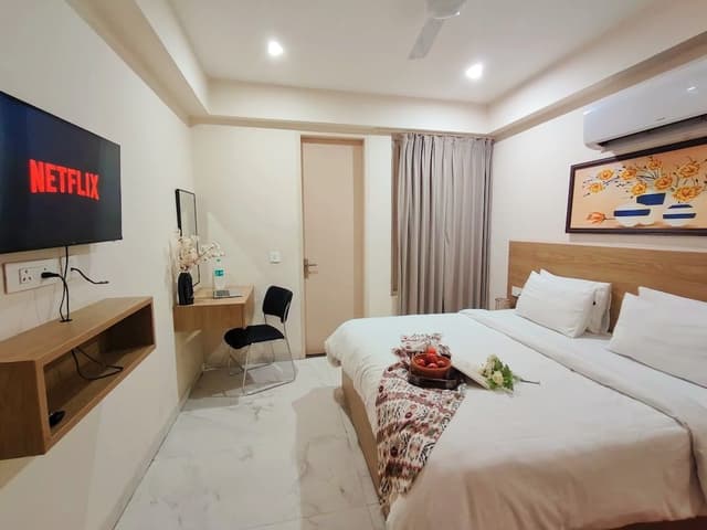 Premium Room, 1 King Bed, City View