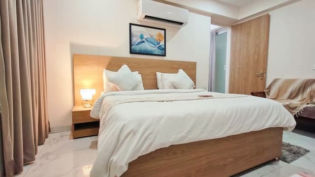 Premium Room, 1 King Bed, City View