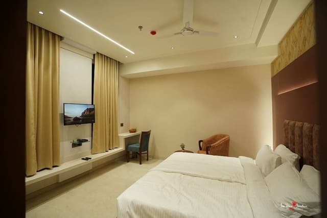 Deluxe Double or Twin Room