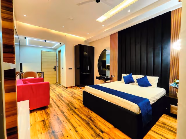 Luxury Suite, Balcony, Corner