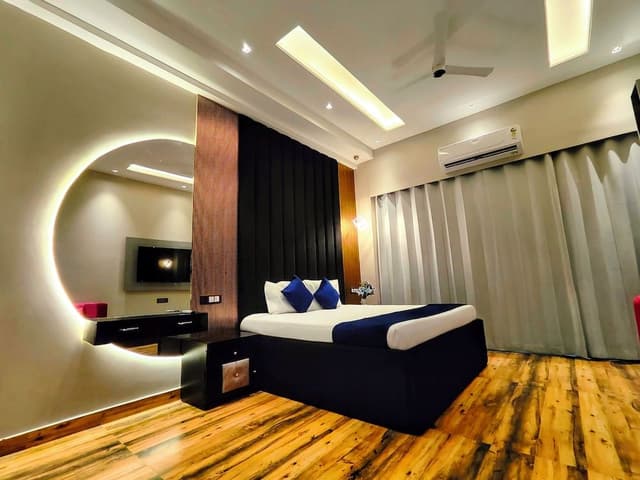Luxury Suite, Balcony, Corner