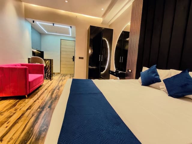 Luxury Suite, Balcony, Corner