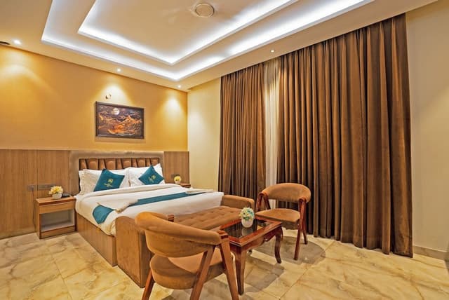 Executive Room, City View