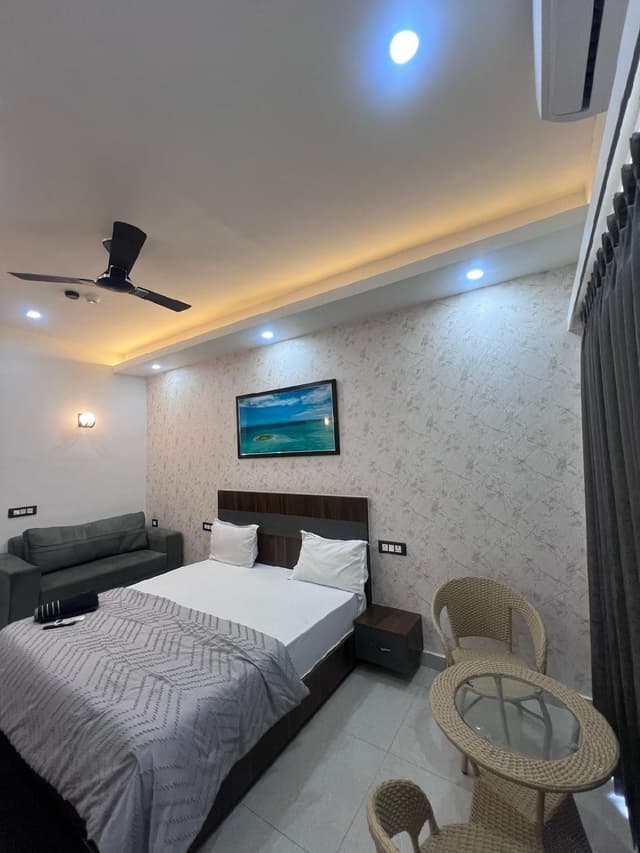Studio Apartment
