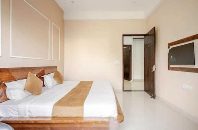 Deluxe Double Room, City View