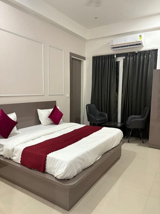 Deluxe Double Room, City View