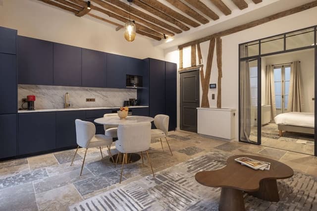 Deluxe Apartment