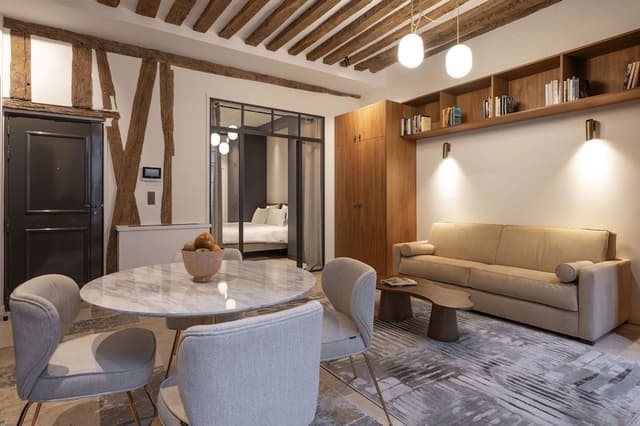Deluxe Apartment