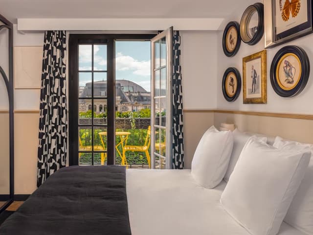 Junior Suite with Balcony Paris View