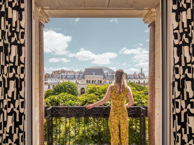 Junior Suite with Balcony Paris View