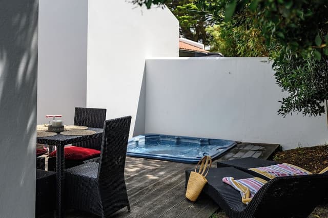 Suite, Jetted Tub, Garden Area