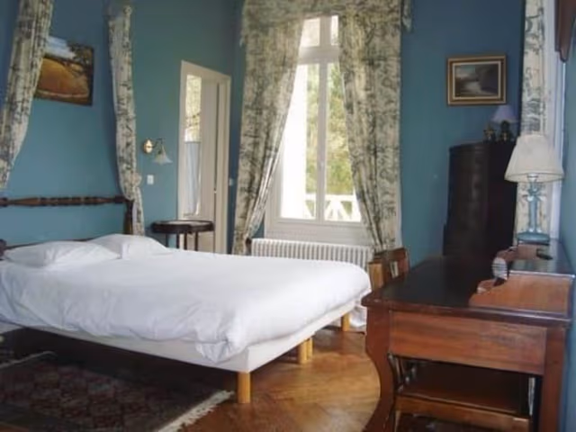 Double Room (Iris)