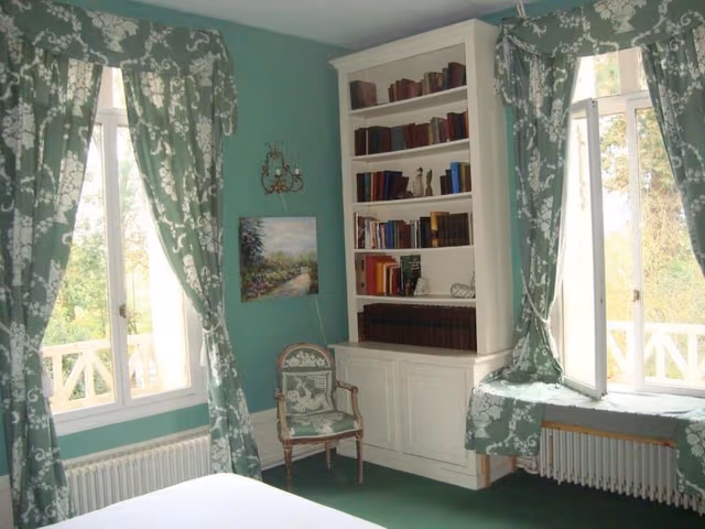 Classic House, Multiple Bedrooms