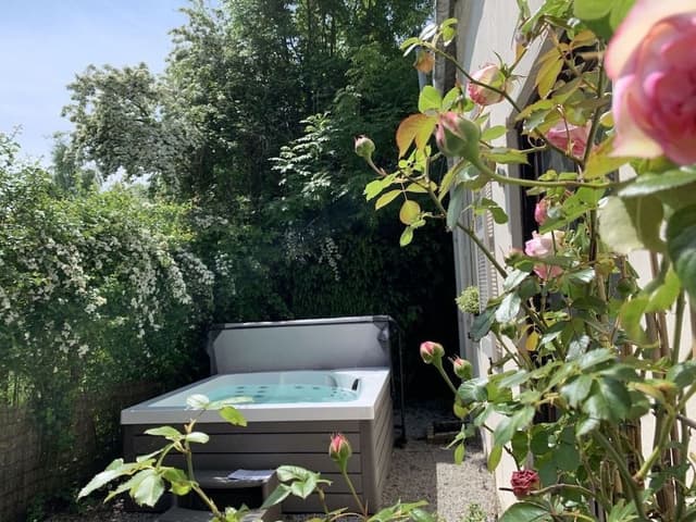 Swan Suite with private spa and garden