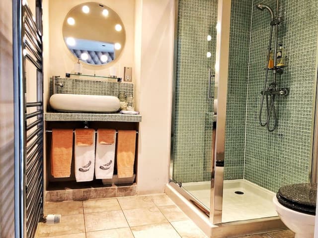 Swan Suite with private spa and garden