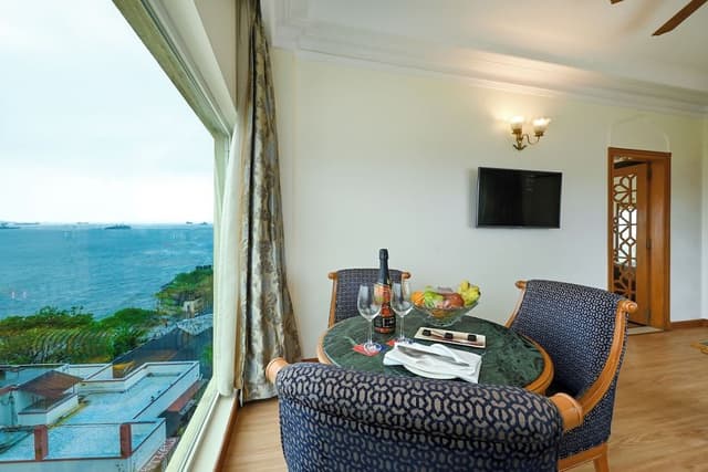 Suite, 1 King Bed, Sea View