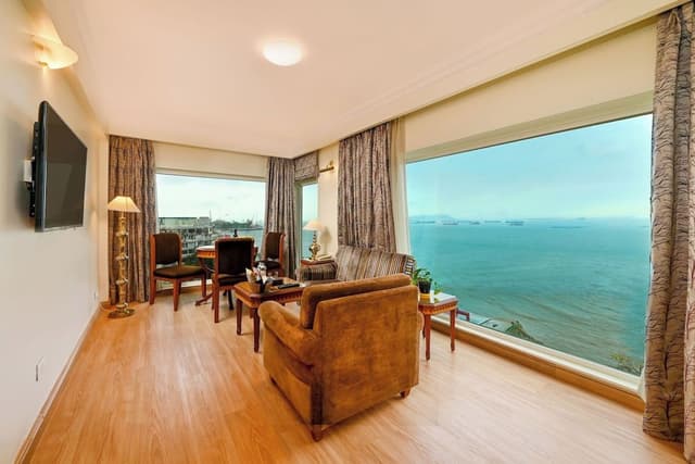 Suite, 1 King Bed, Sea View