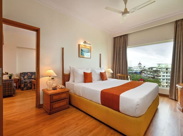 Suite, 1 King Bed, Sea View