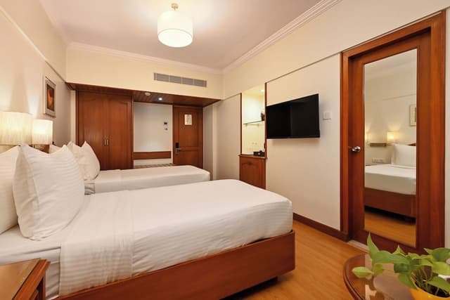 Premium Sea View + Unlimited drinks(18:30-19:30-T&C) + Cut Fruit Platter + Buffet Breakfast + Wi-Fi