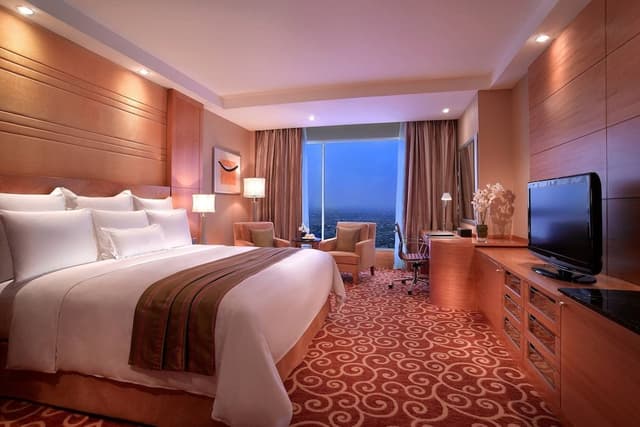 Executive Room, 1 King Bed, City View