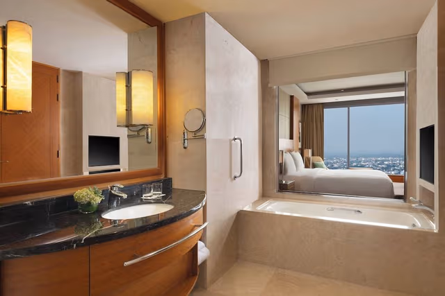 Junior Suite, 1 King Bed, City View