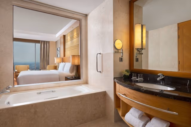 Executive Room, 1 King Bed, City View