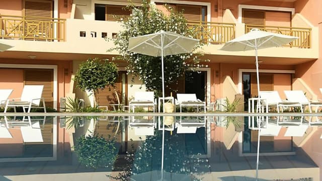 Studio-Pool Level