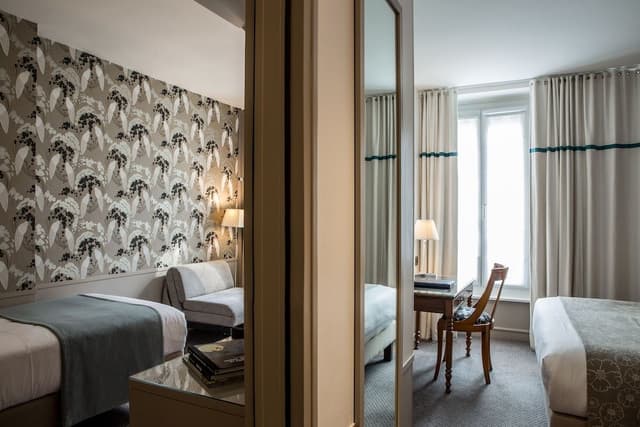 Family Room, Connecting Rooms