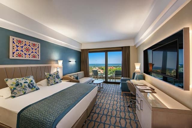 Deluxe Family Room