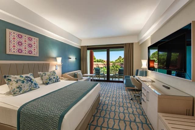 Deluxe Family Room