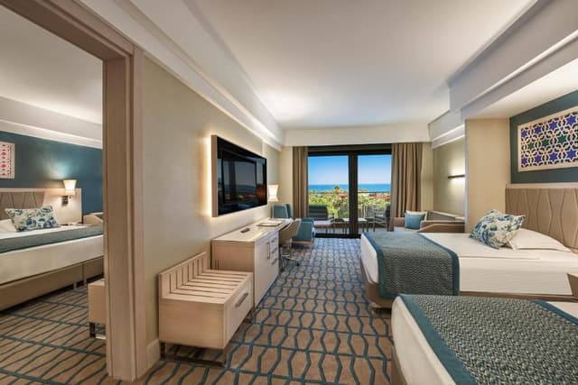 Deluxe Family Room