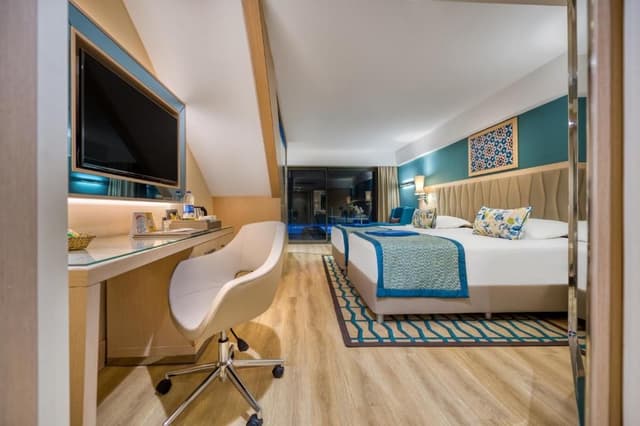 Suite with Pool View