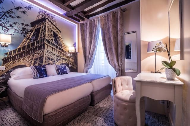 Double Room, Bathtub